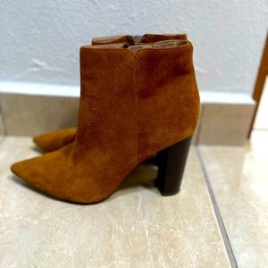 Steve Madden taupe boots